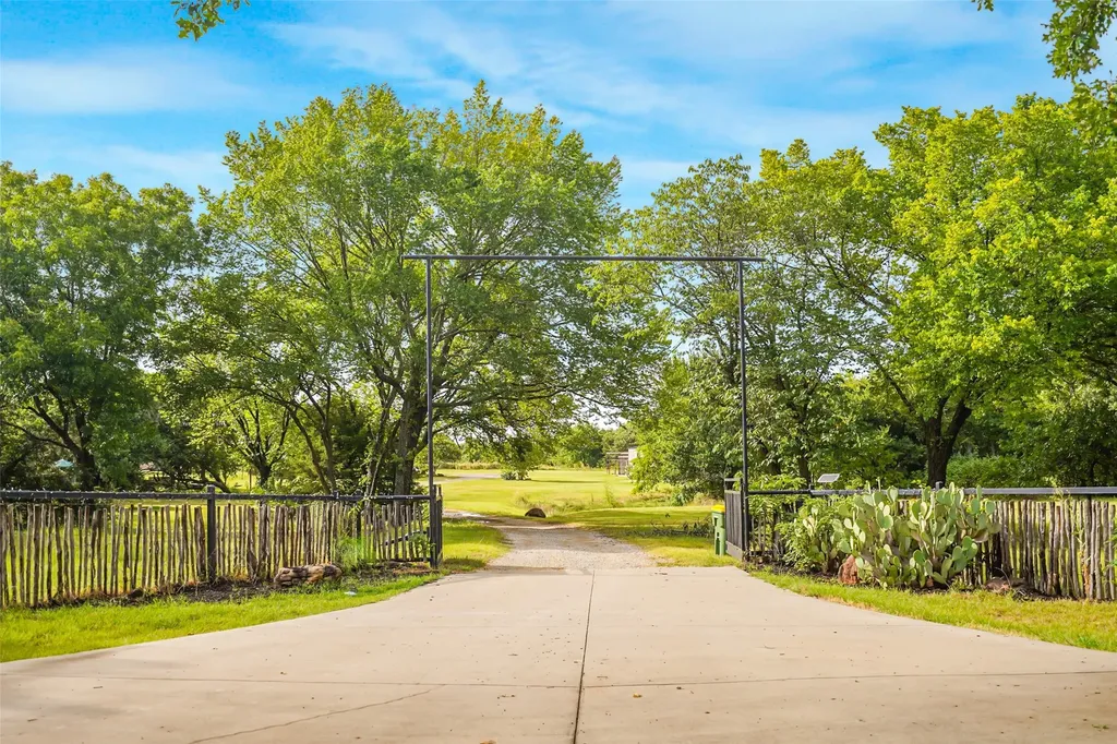 8525 County Road 528 Burleson TX 76028