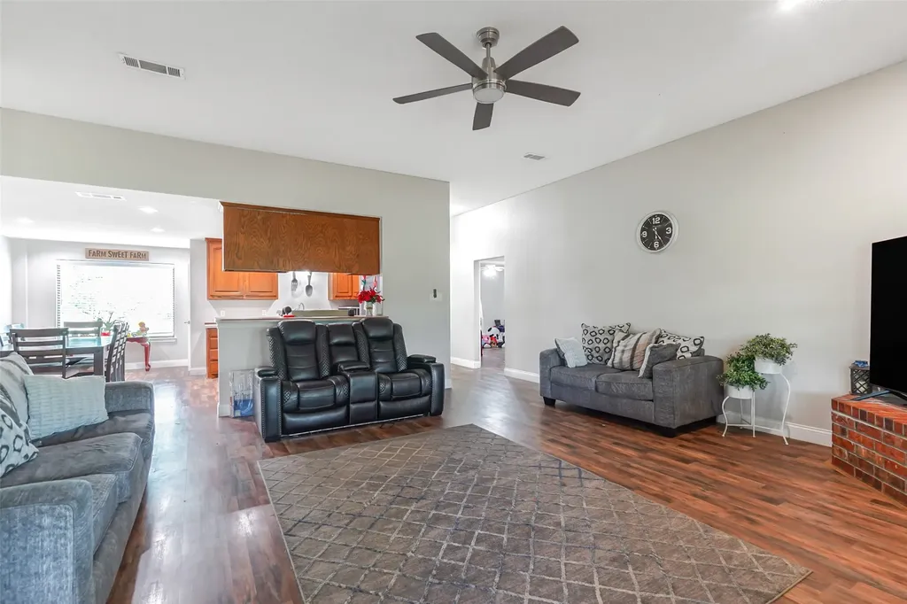 8525 County Road 528 Burleson TX 76028