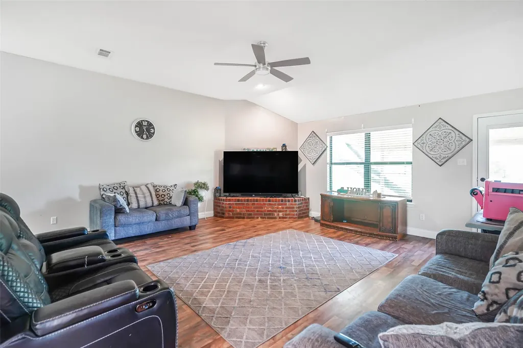 8525 County Road 528 Burleson TX 76028