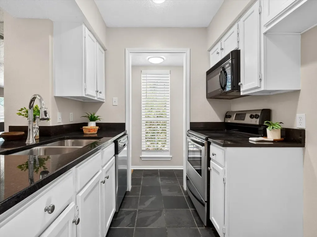 4067 Beltway Drive Addison TX 75001