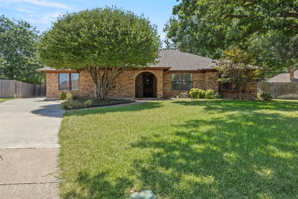 4812 Arabian Court Arlington TX 76017