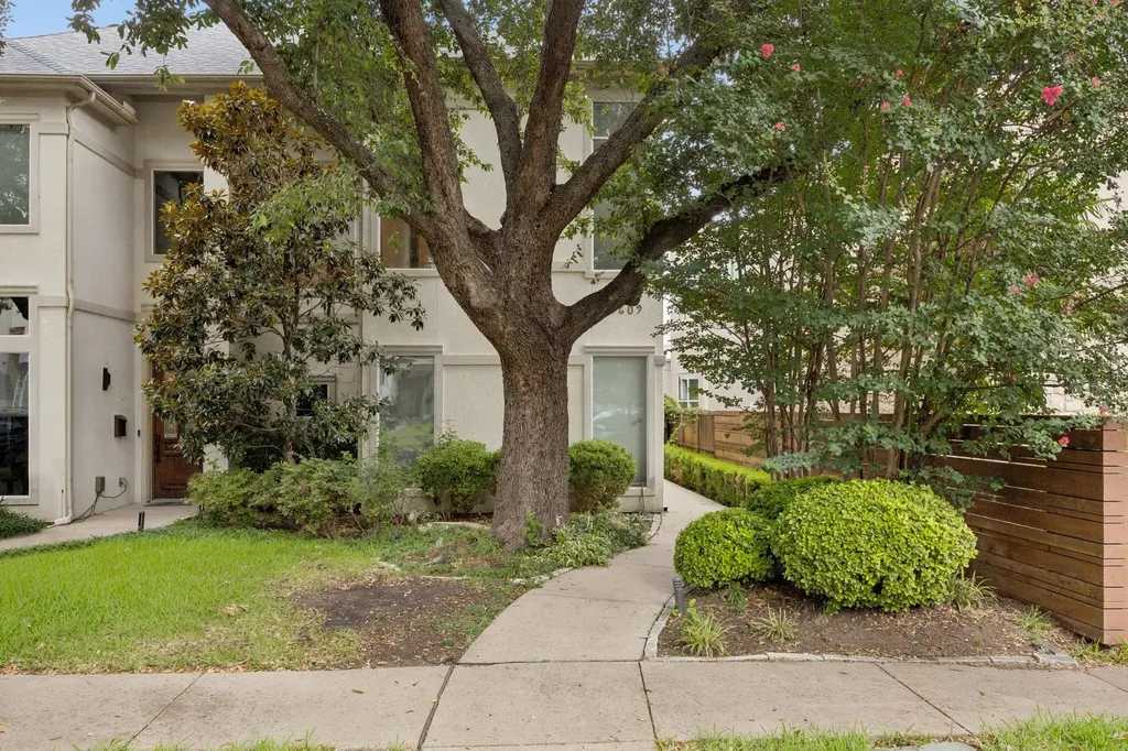 5609 La Foy Boulevard Dallas TX 75209