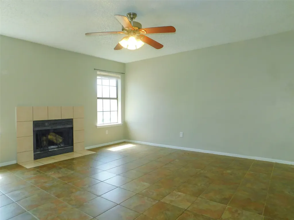 1137 Dallas Drive Denton TX 76205