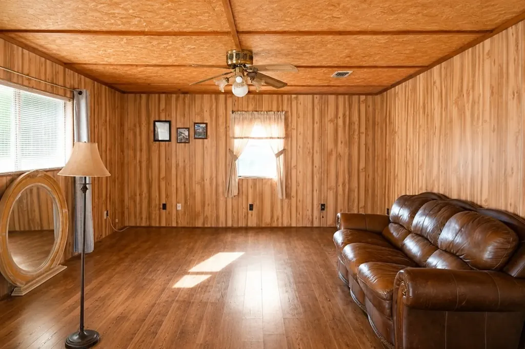 124 W Cedar Lane Murchison TX 75778
