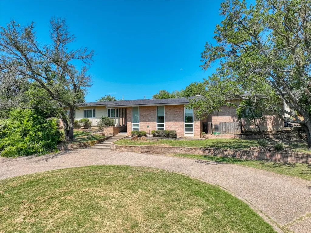 610 W Park Avenue Weatherford TX 76086