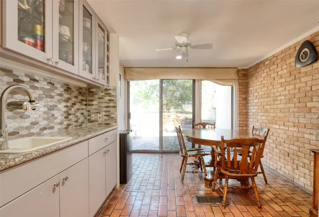 610 W Park Avenue Weatherford TX 76086