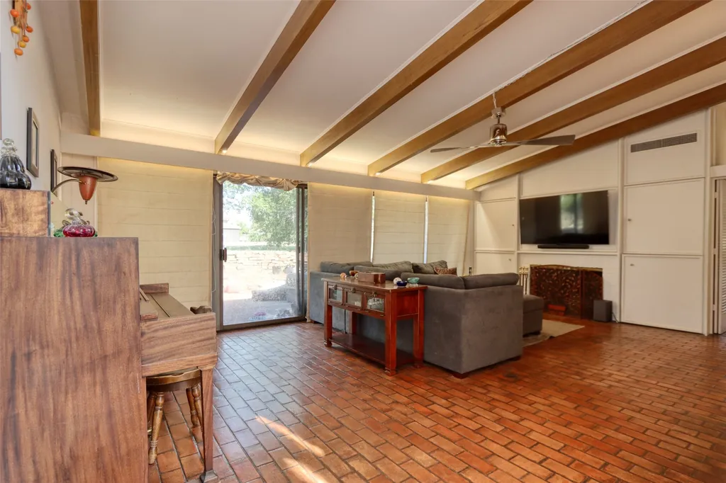 610 W Park Avenue Weatherford TX 76086