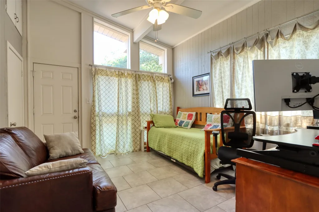 610 W Park Avenue Weatherford TX 76086