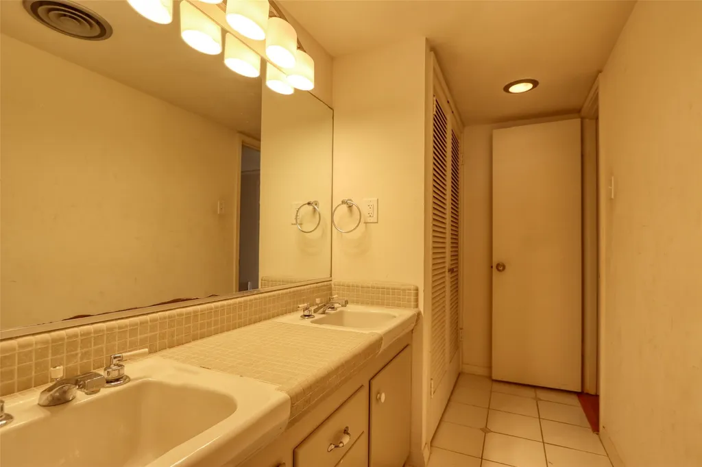 610 W Park Avenue Weatherford TX 76086