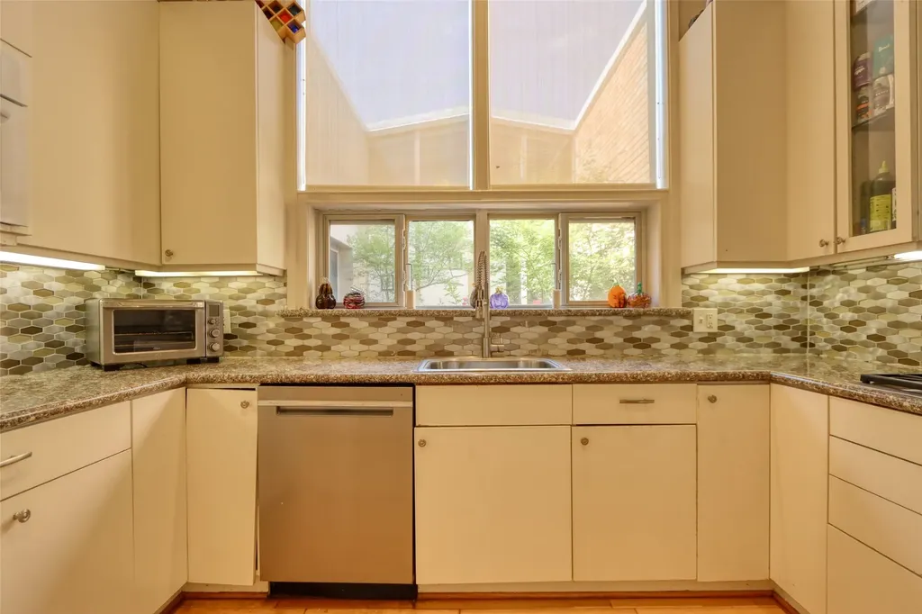 610 W Park Avenue Weatherford TX 76086