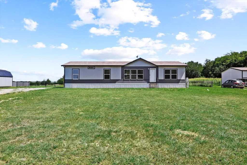 1235 County Road 1400 Ravenna TX 75476