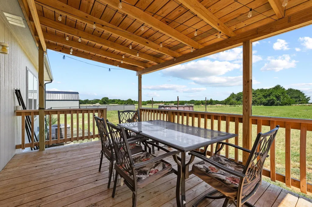 1235 County Road 1400 Ravenna TX 75476