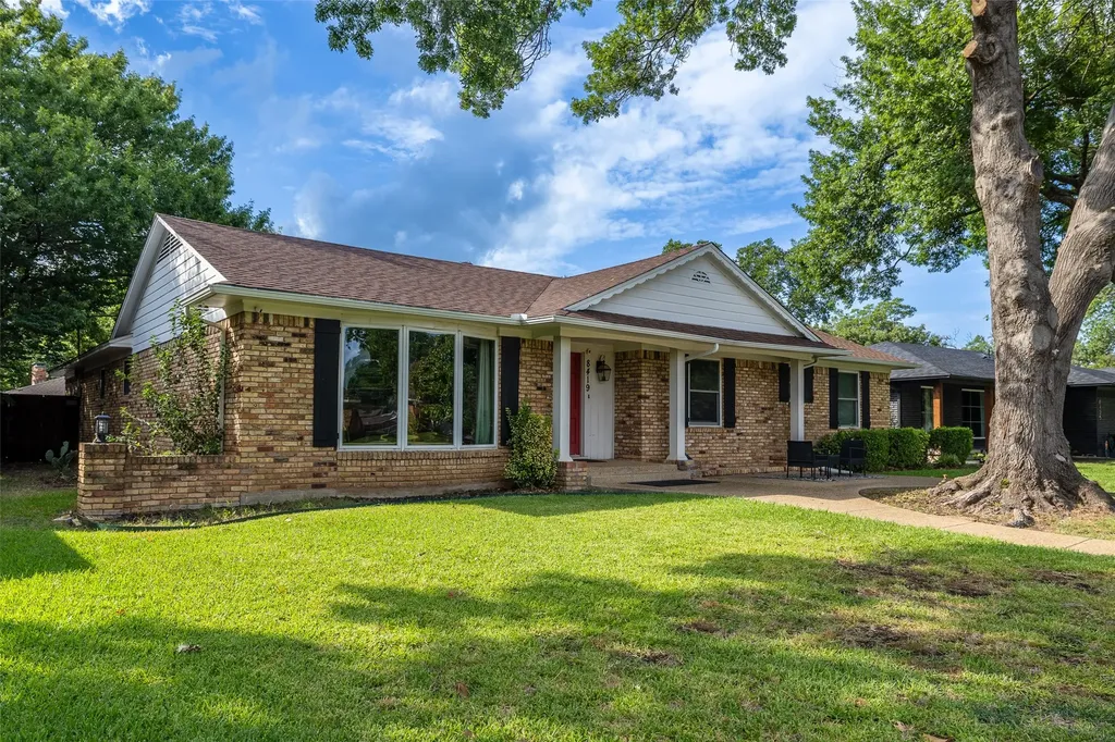 8419 Bocowood Drive Dallas TX 75228