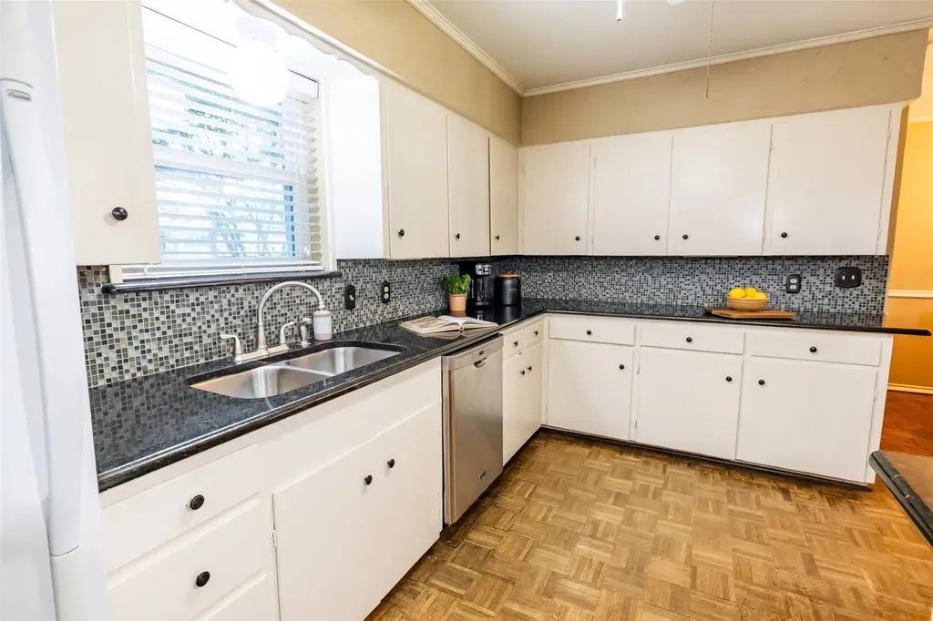 8419 Bocowood Drive Dallas TX 75228
