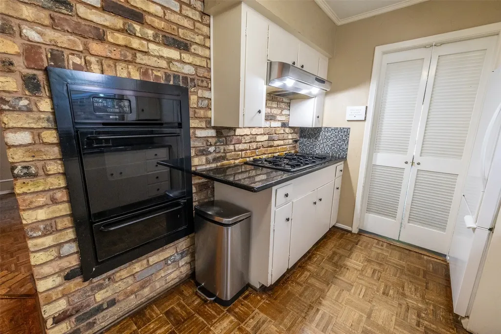 8419 Bocowood Drive Dallas TX 75228