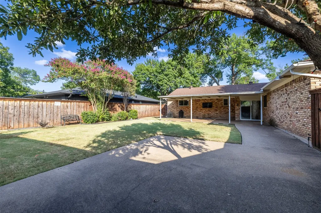 8419 Bocowood Drive Dallas TX 75228