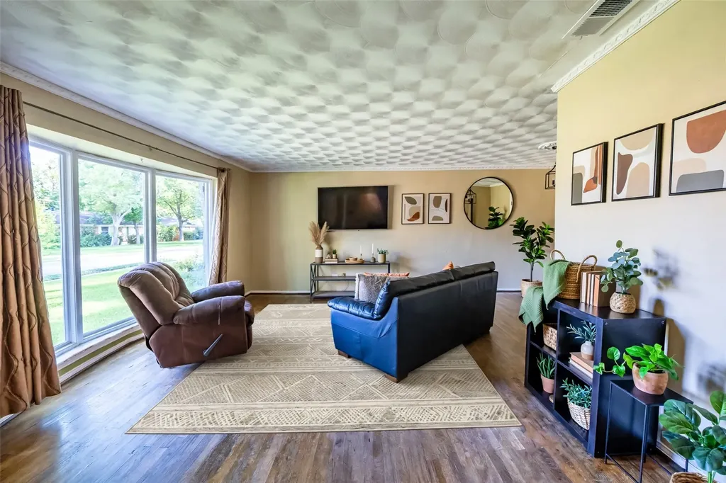 8419 Bocowood Drive Dallas TX 75228