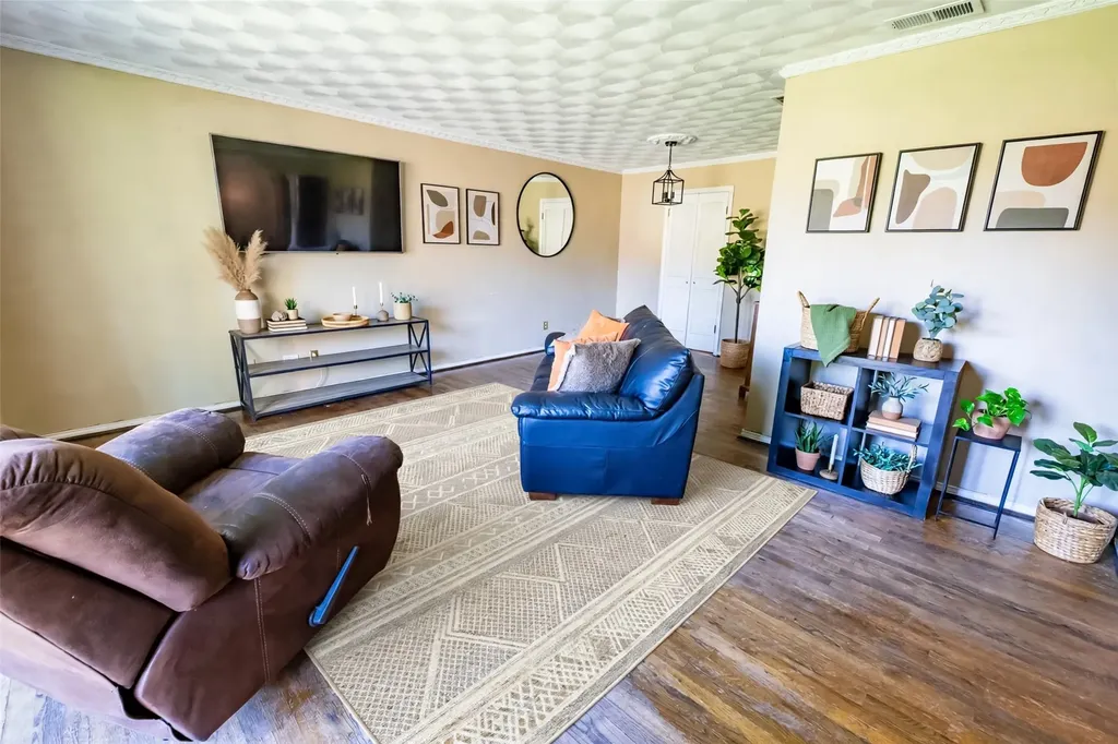 8419 Bocowood Drive Dallas TX 75228
