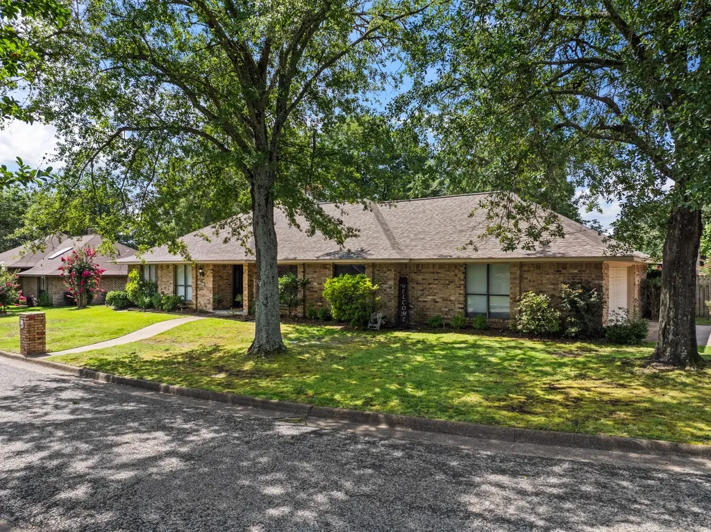 1801 Fairway Mt Pleasant TX 75455