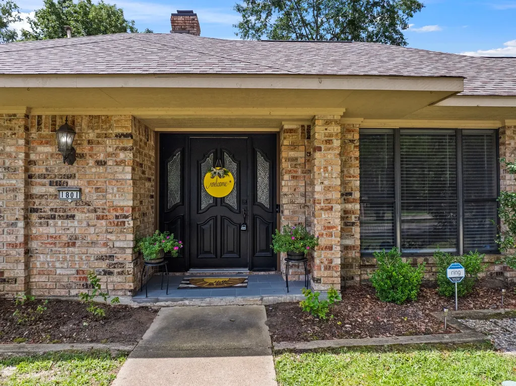 1801 Fairway Mt Pleasant TX 75455