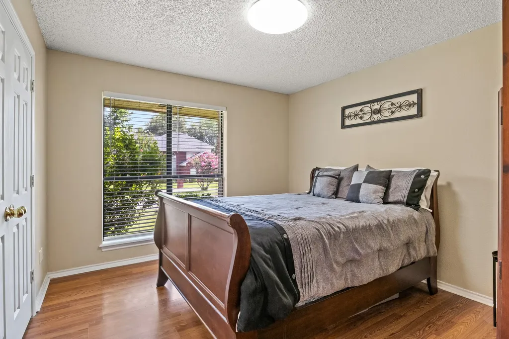 1801 Fairway Mt Pleasant TX 75455