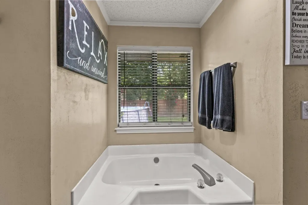 1801 Fairway Mt Pleasant TX 75455