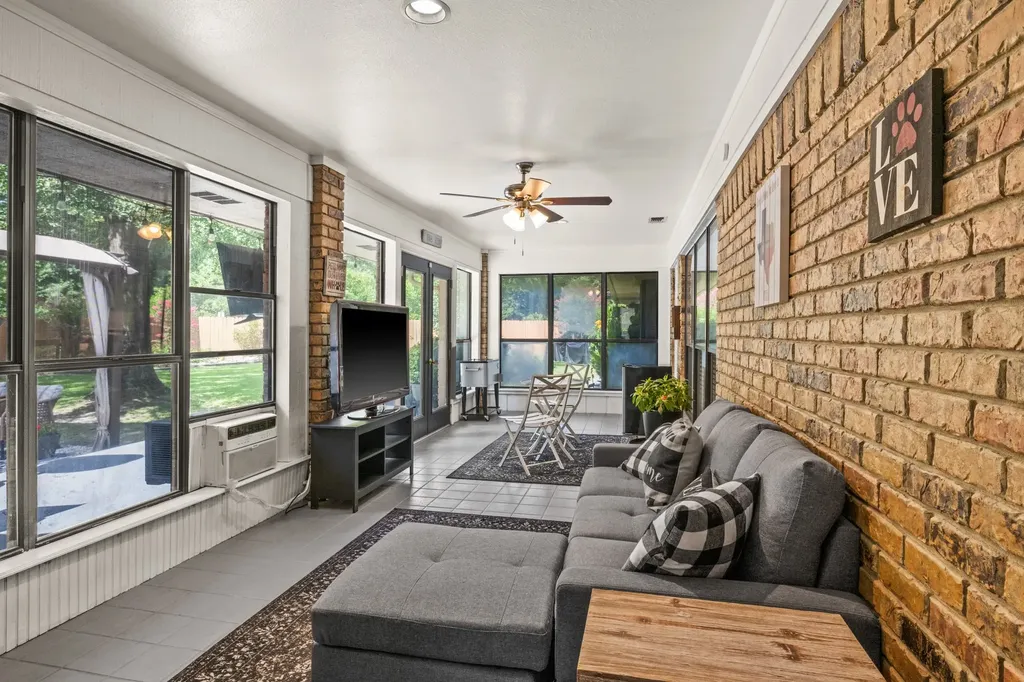 1801 Fairway Mt Pleasant TX 75455