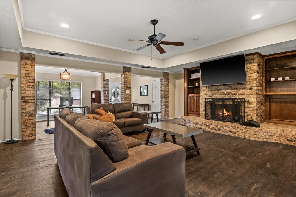 1801 Fairway Mt Pleasant TX 75455