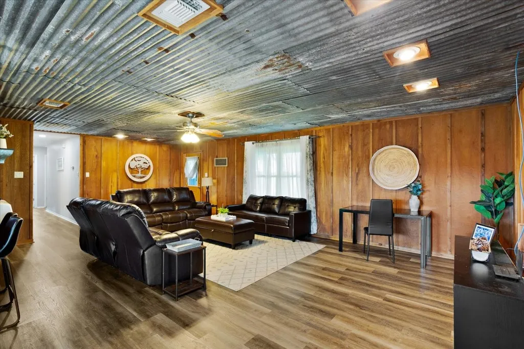 258 County Road 14665 Paris TX 75462