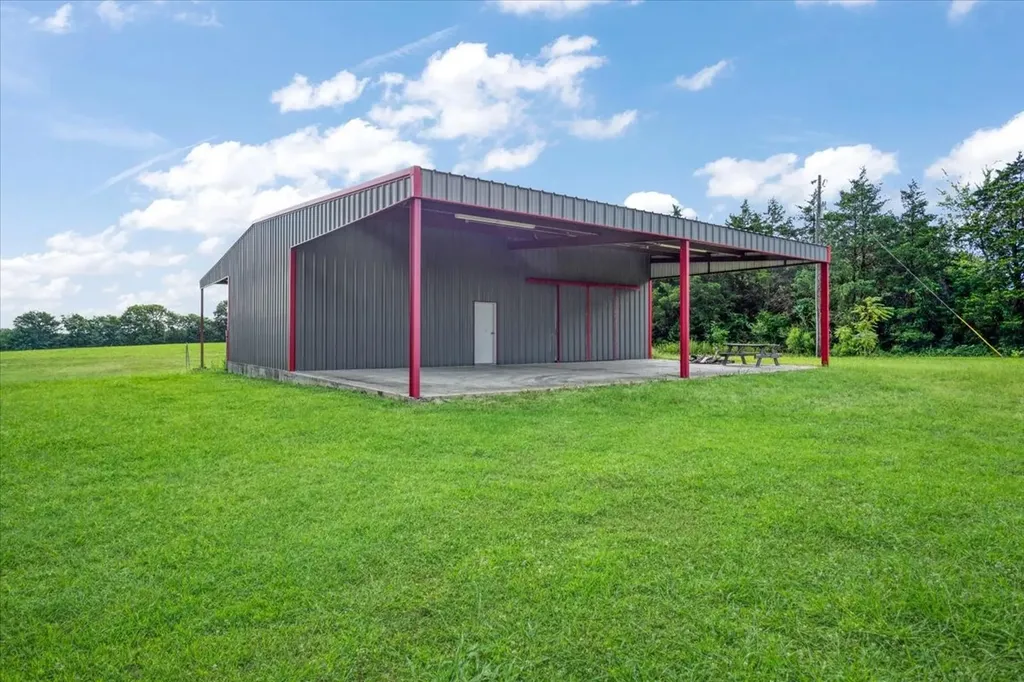 258 County Road 14665 Paris TX 75462