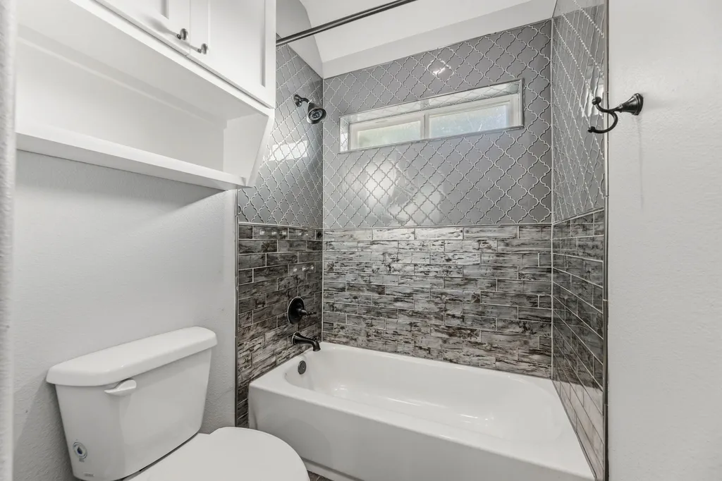2712 Mount View Drive Farmers Branch TX 75234