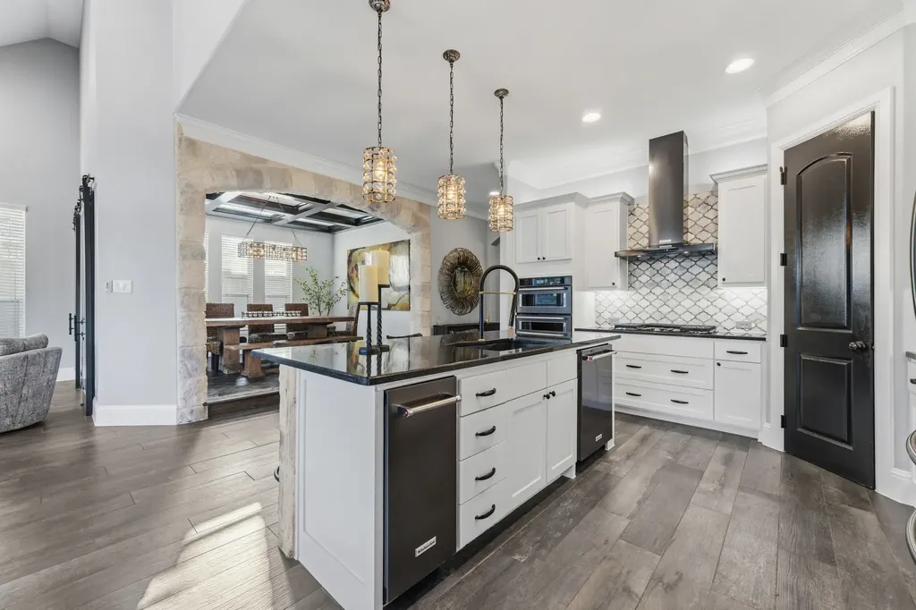 2712 Mount View Drive Farmers Branch TX 75234