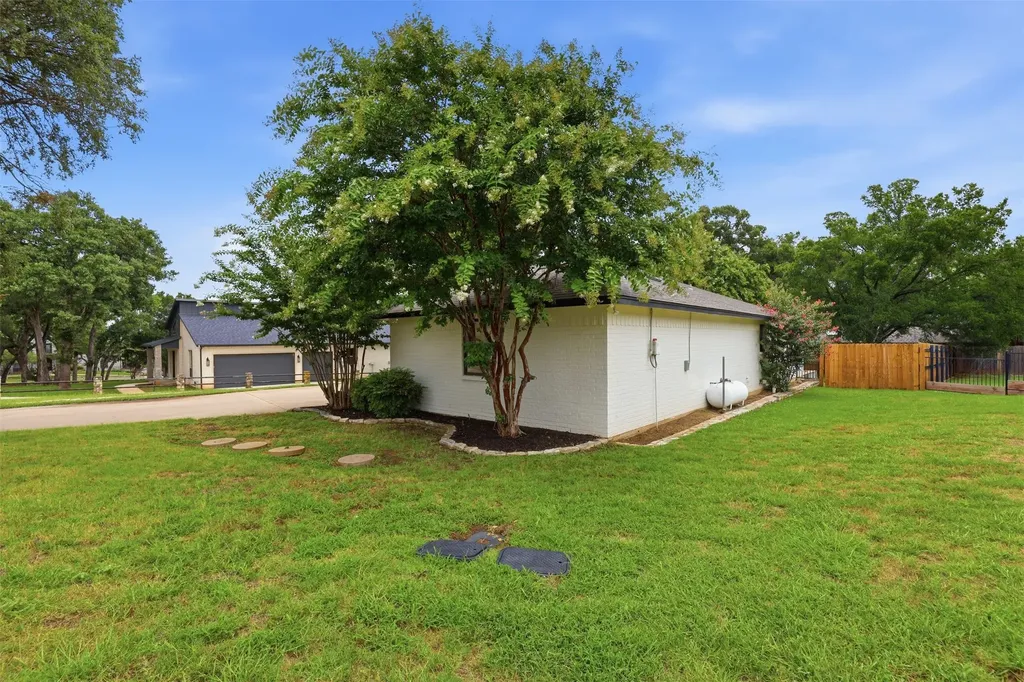 9705 Rosalie Court Granbury TX 76049