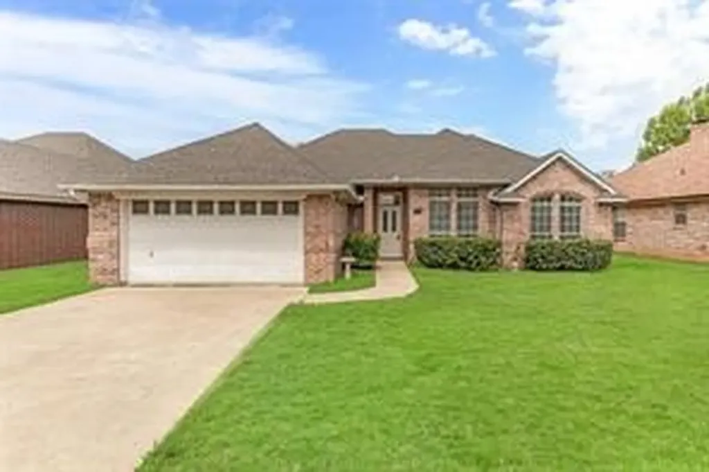 9229 Meandering Drive North Richland Hills TX 76182