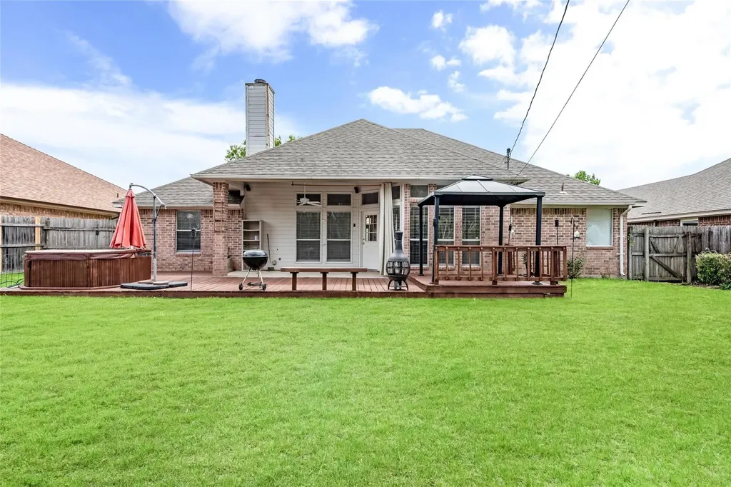 9229 Meandering Drive North Richland Hills TX 76182