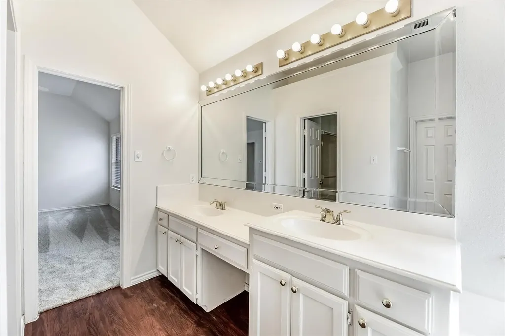 9229 Meandering Drive North Richland Hills TX 76182