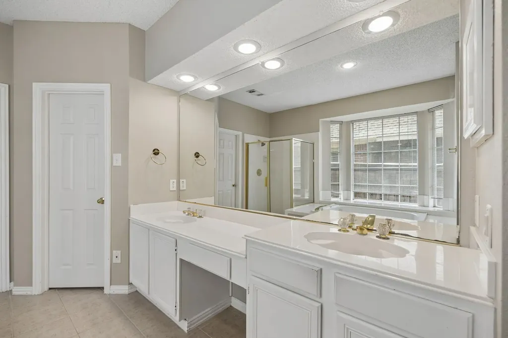2623 Garden Ridge Lane Arlington TX 76006