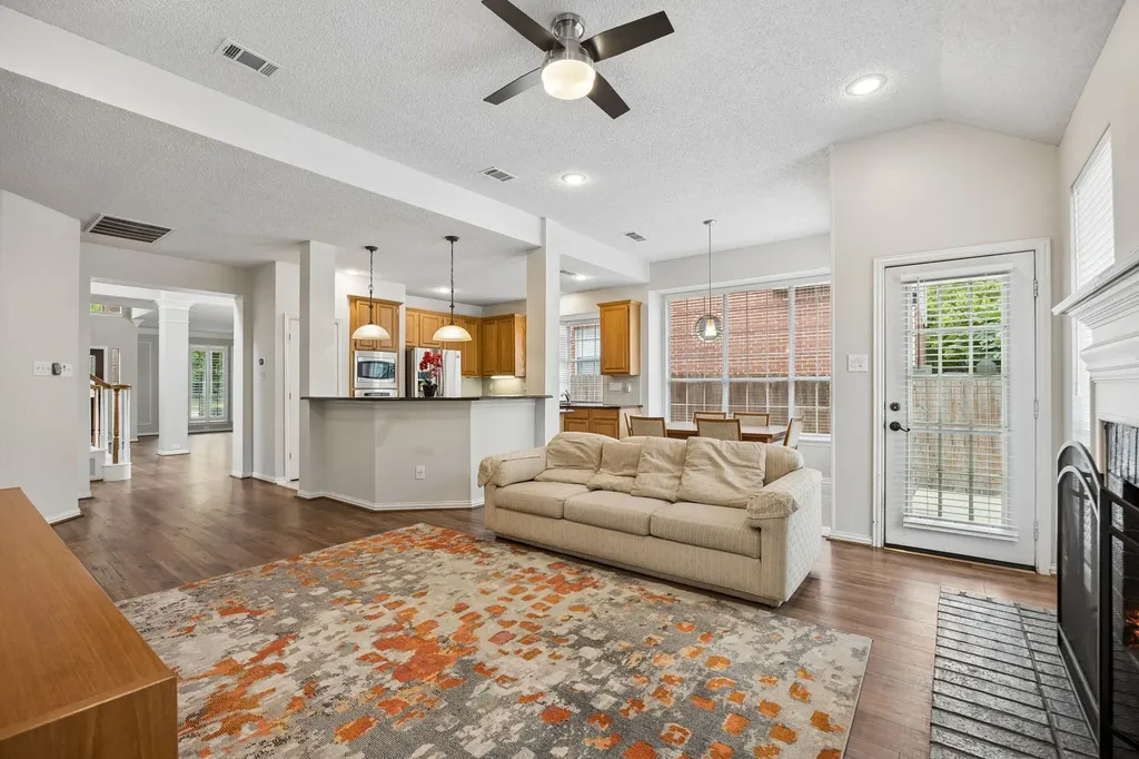 2623 Garden Ridge Lane Arlington TX 76006