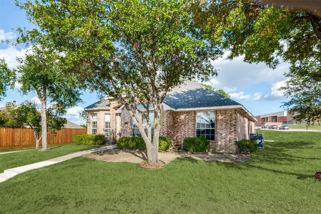 4500 Saddlebrook Drive Carrollton TX 75010
