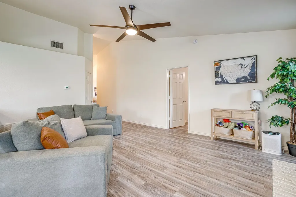 2135 Reverchon Drive Arlington TX 76017