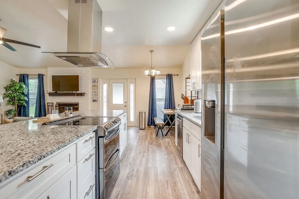2135 Reverchon Drive Arlington TX 76017