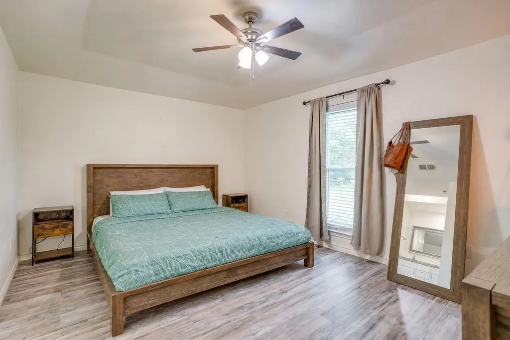 2135 Reverchon Drive Arlington TX 76017