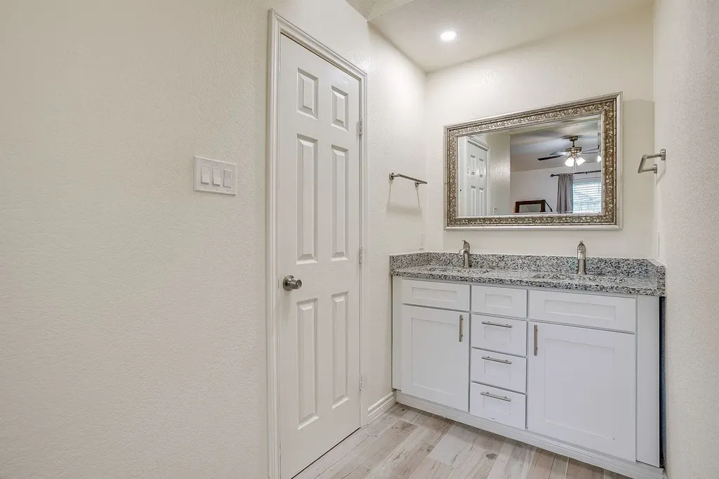 2135 Reverchon Drive Arlington TX 76017