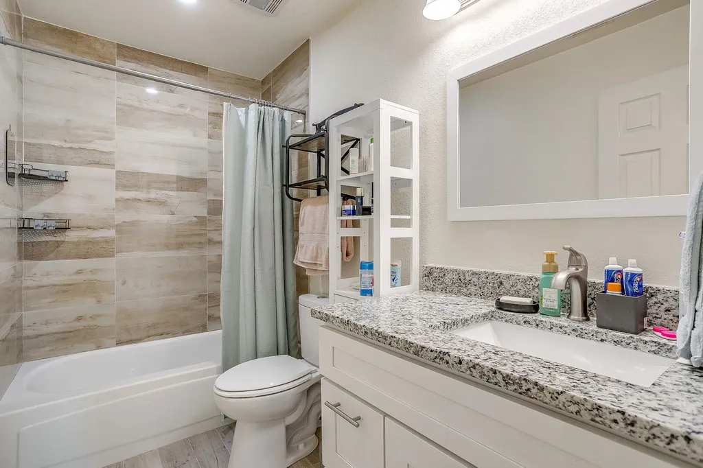 2135 Reverchon Drive Arlington TX 76017