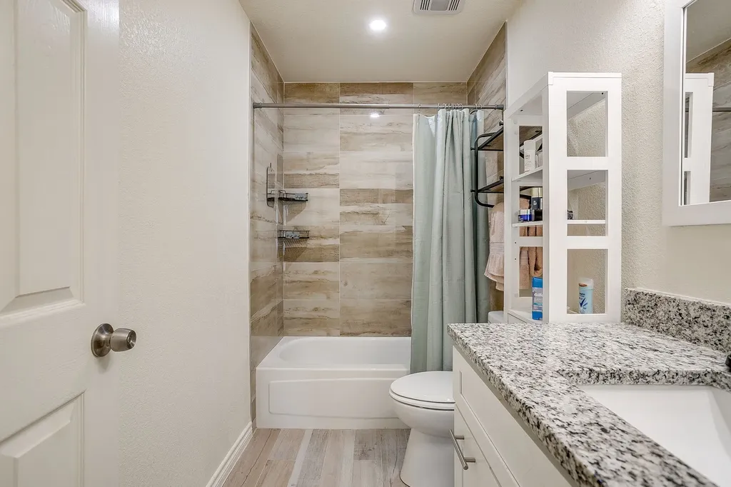 2135 Reverchon Drive Arlington TX 76017