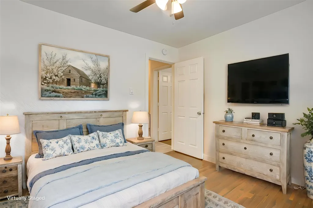 2135 Reverchon Drive Arlington TX 76017