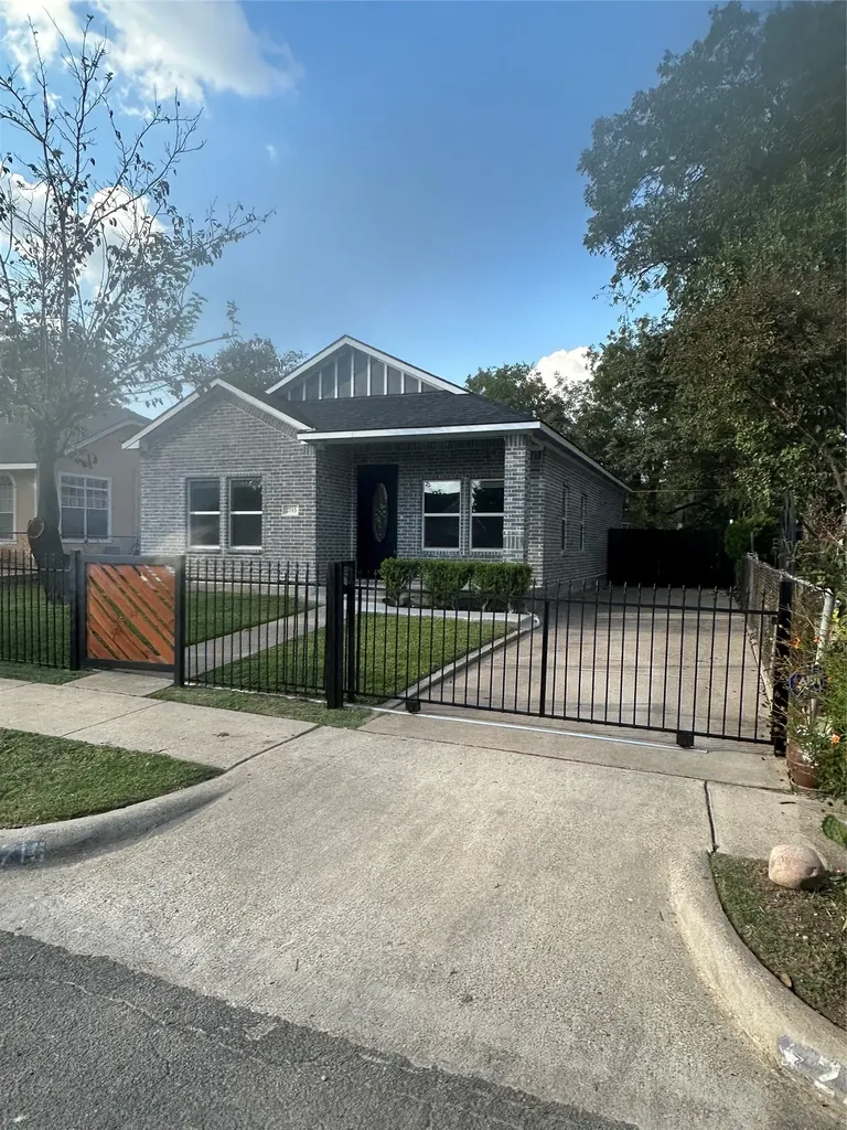 2715 Grafton Avenue Dallas TX 75211