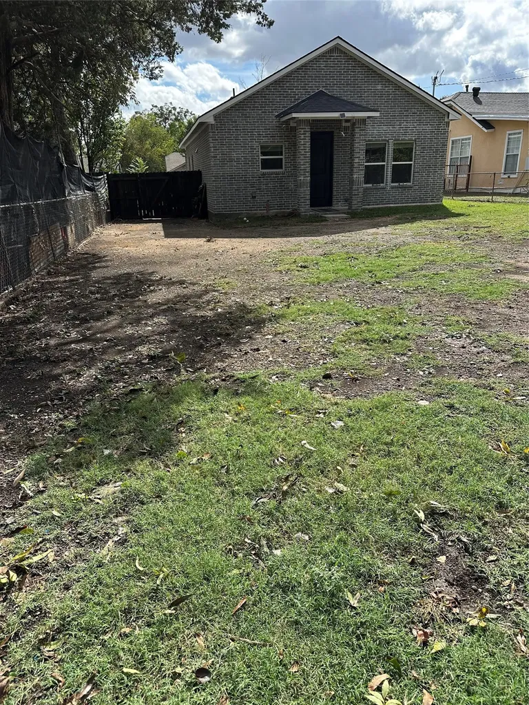 2715 Grafton Avenue Dallas TX 75211