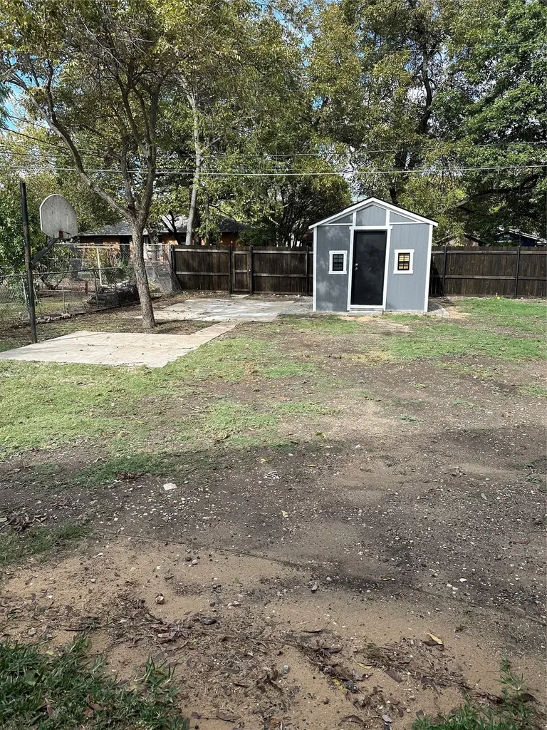 2715 Grafton Avenue Dallas TX 75211