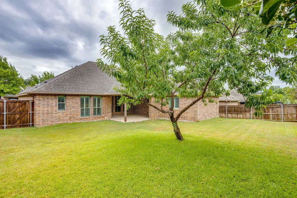 7412 Heights View Drive Benbrook TX 76126